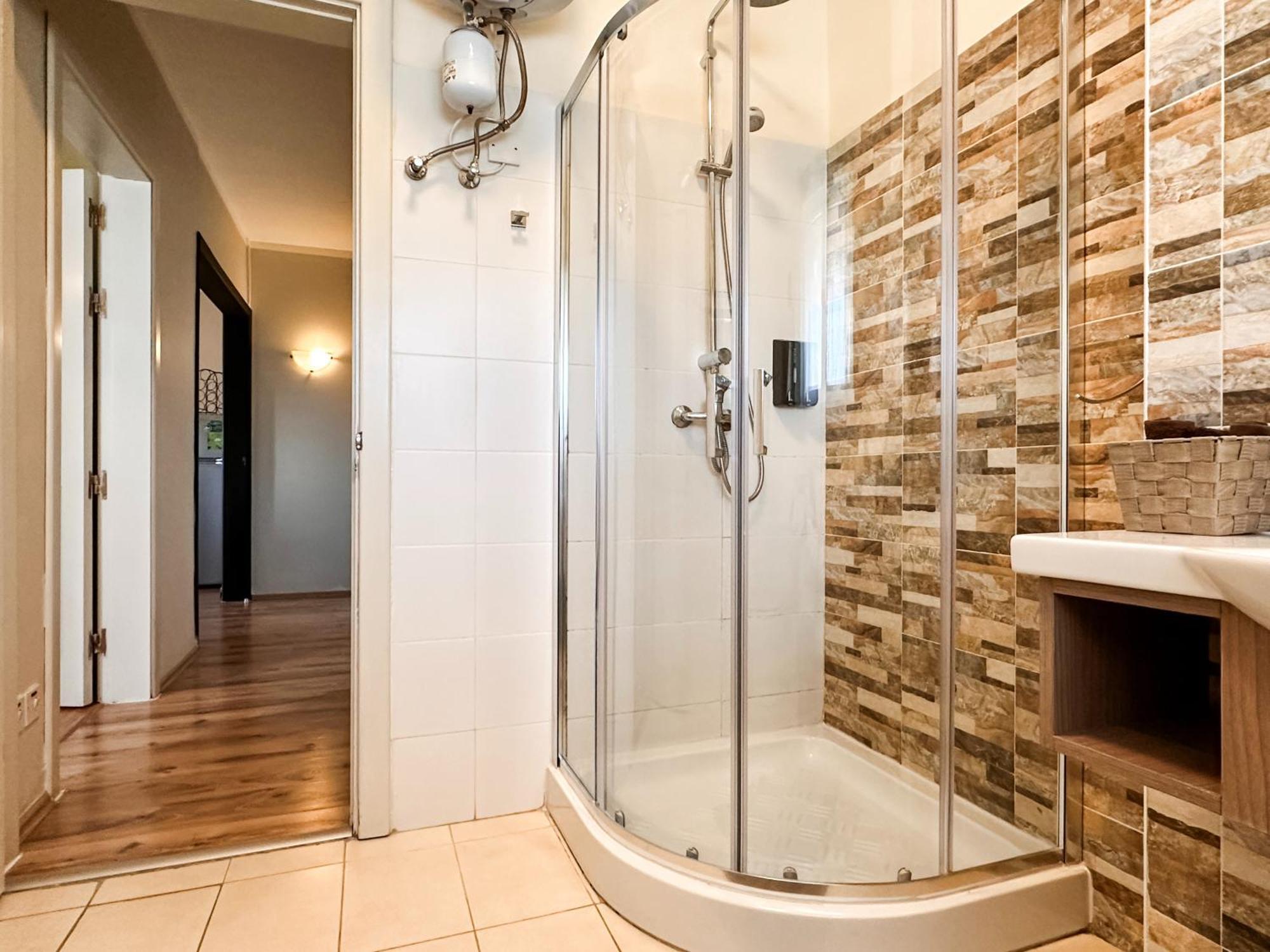 Bayview Apartment *