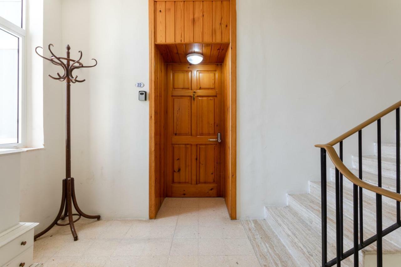 Bayview Apartment *
